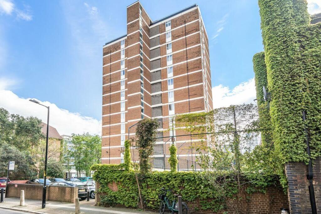 Main image of property: Flat 35 Redman House, Lant Street, London, SE1 1JU