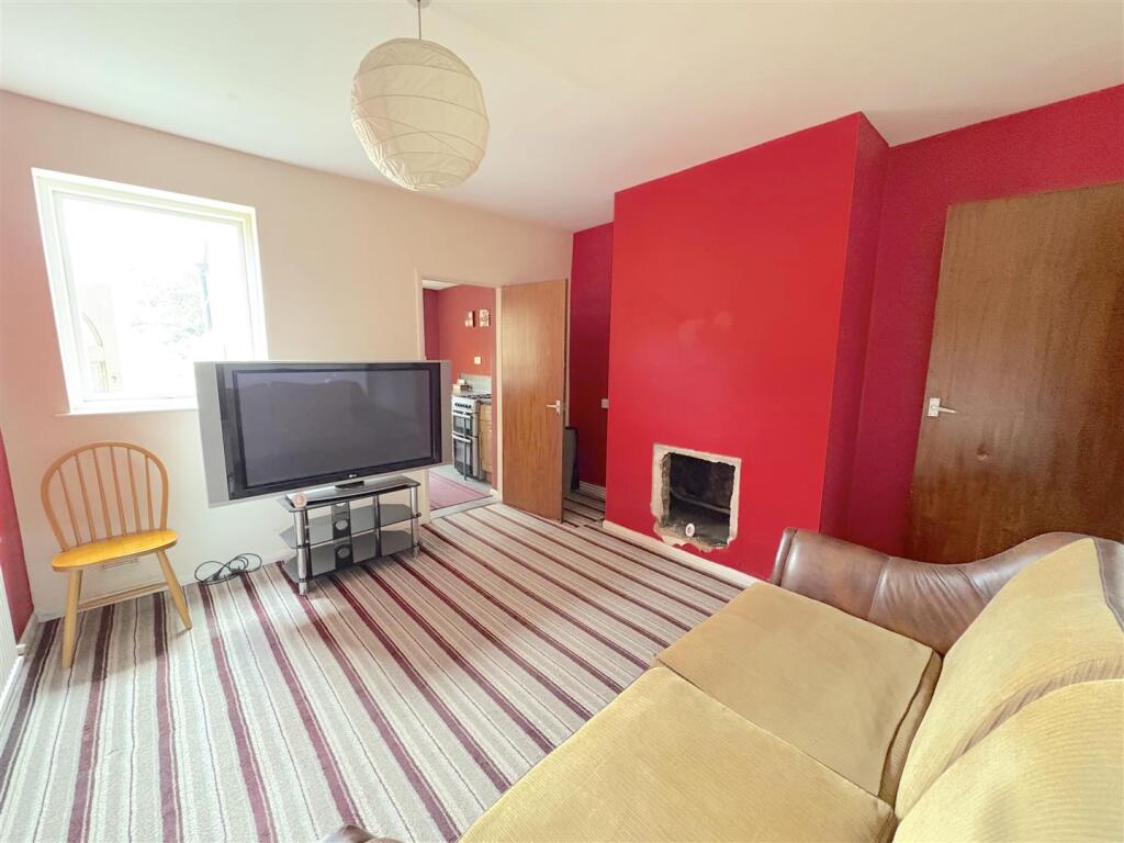 Mansfield Road, Sutton-In-Ashfield photo 3
