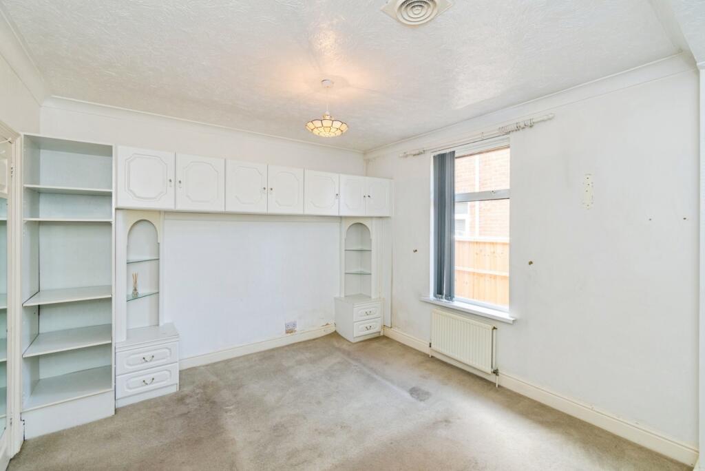 House in Southampton - More