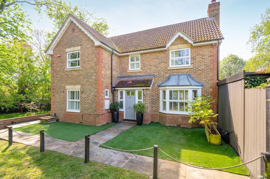 Main image of property: Roundshead Drive, Warfield