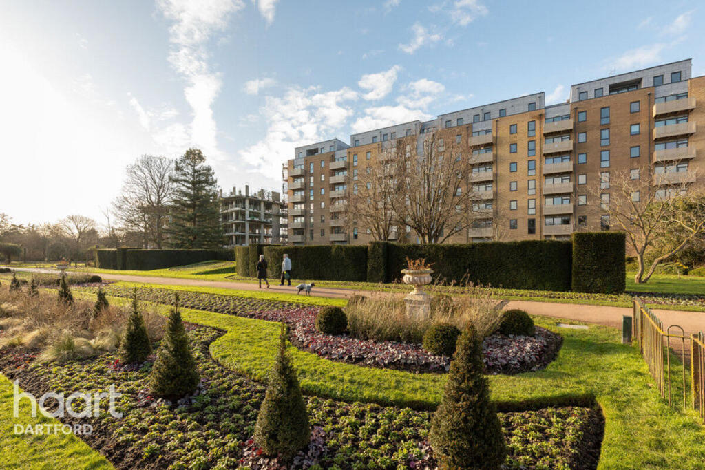 2-bed apartment on Founders Court, Dartford, £348,500