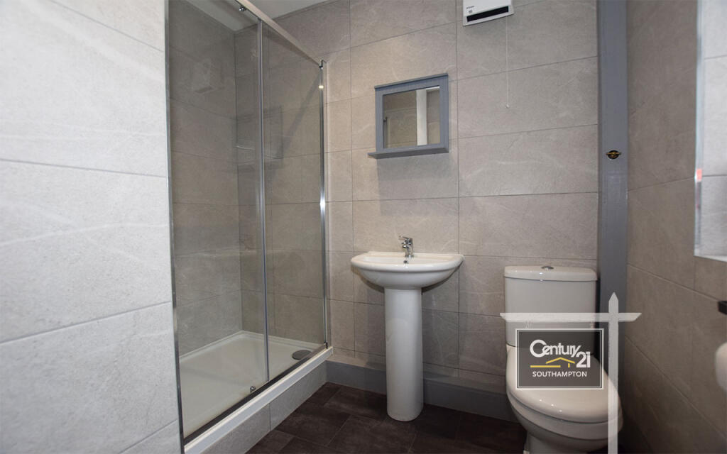 Apartment in Southampton - View 4