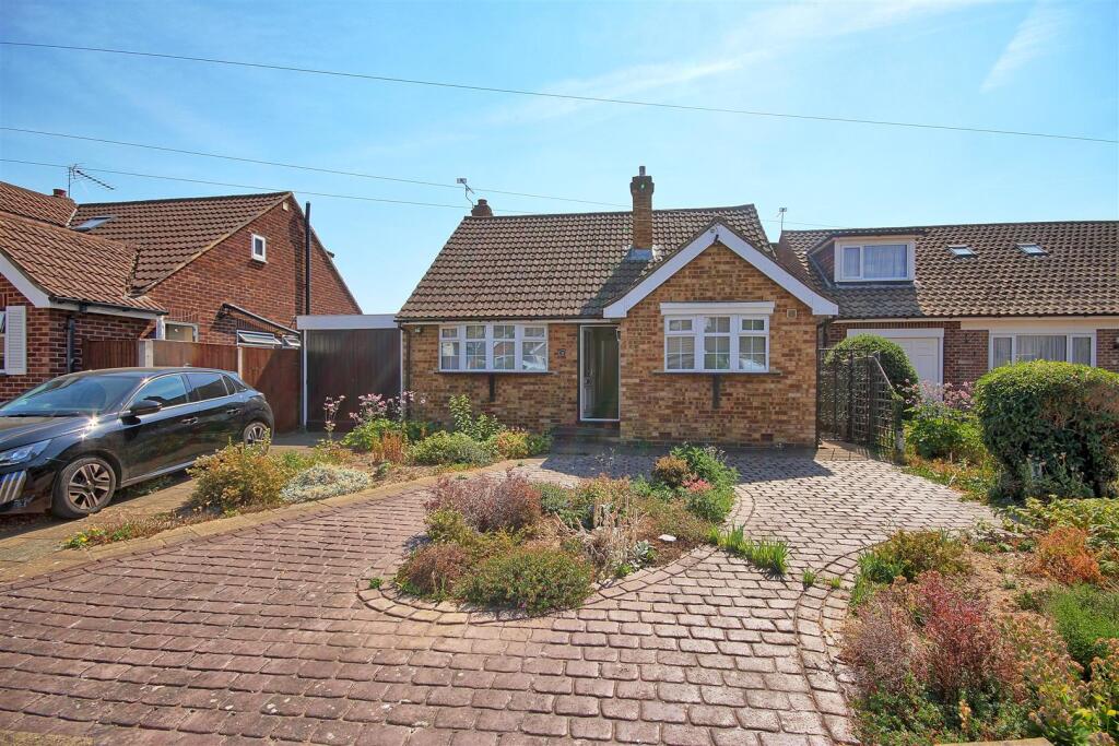 Main image of property: SANDON ROAD - CHESHUNT - CHAIN FREE