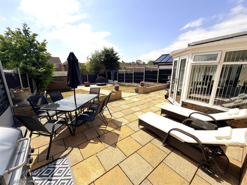 The Lawns, Corby photo 4