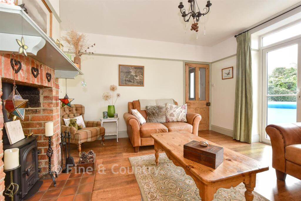 House in Godshill, Roud - More