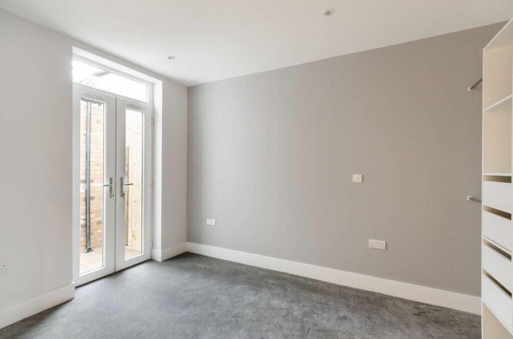 Apartment in London - View 5