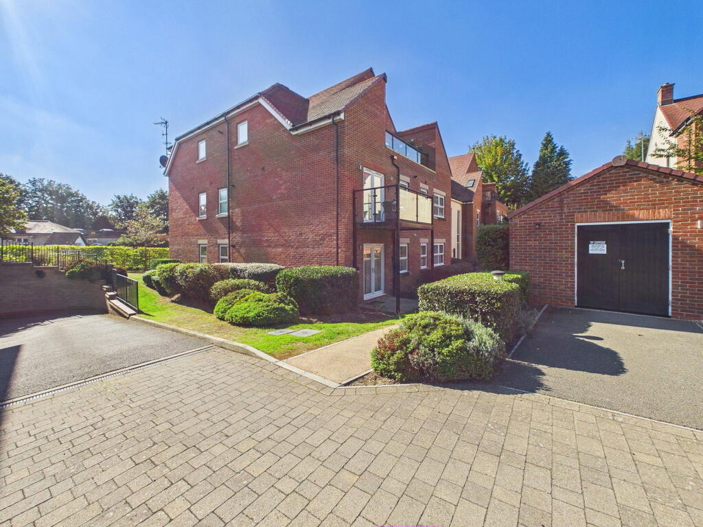 Main image of property: Victoria Close, Rickmansworth, WD3 4EQ