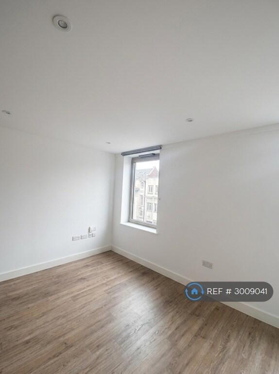 Apartment in Colchester - View 4