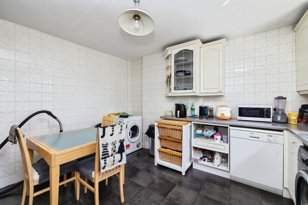 Pitsea Street, London, E1 - View 3