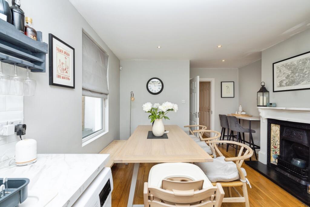 Apartment in London, Raynes Park - View 3