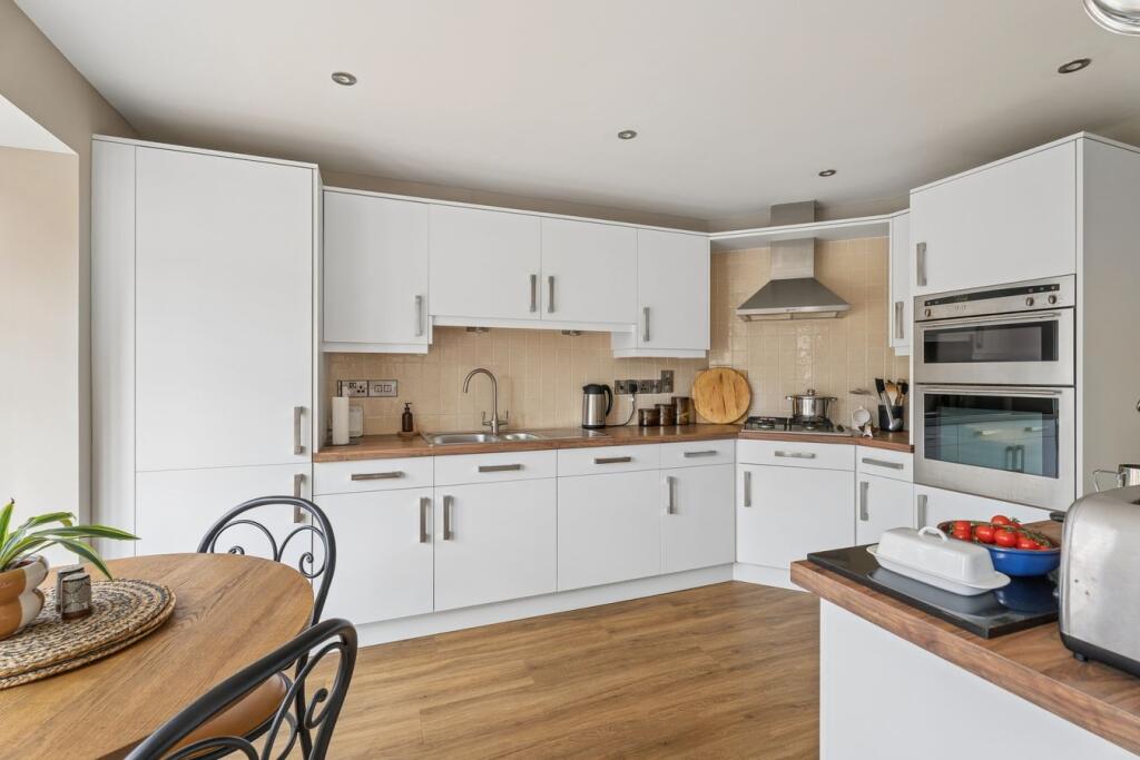 House in Henlow, Central Bedfordshire - View 4