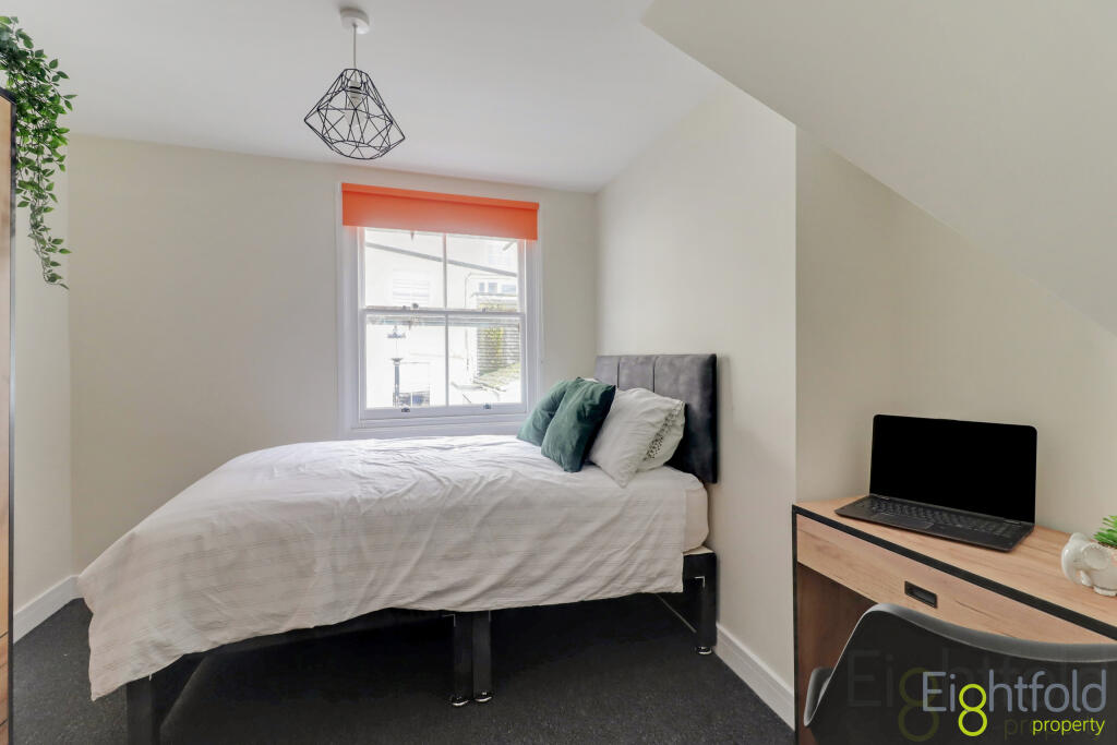 6 bedroom maisonette for rent