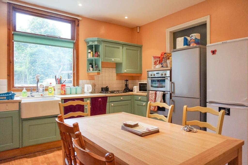 6 bedroom house for rent