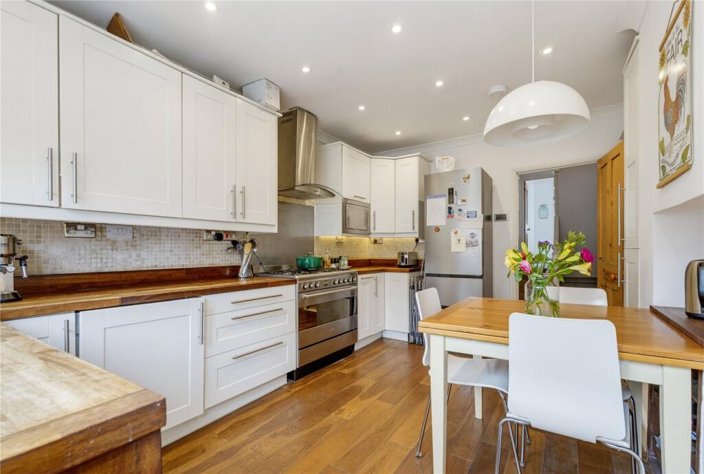 Apartment in London - View 3