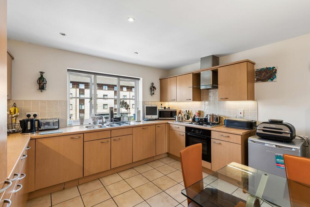 Apartment in Hemel Hempstead - View 5