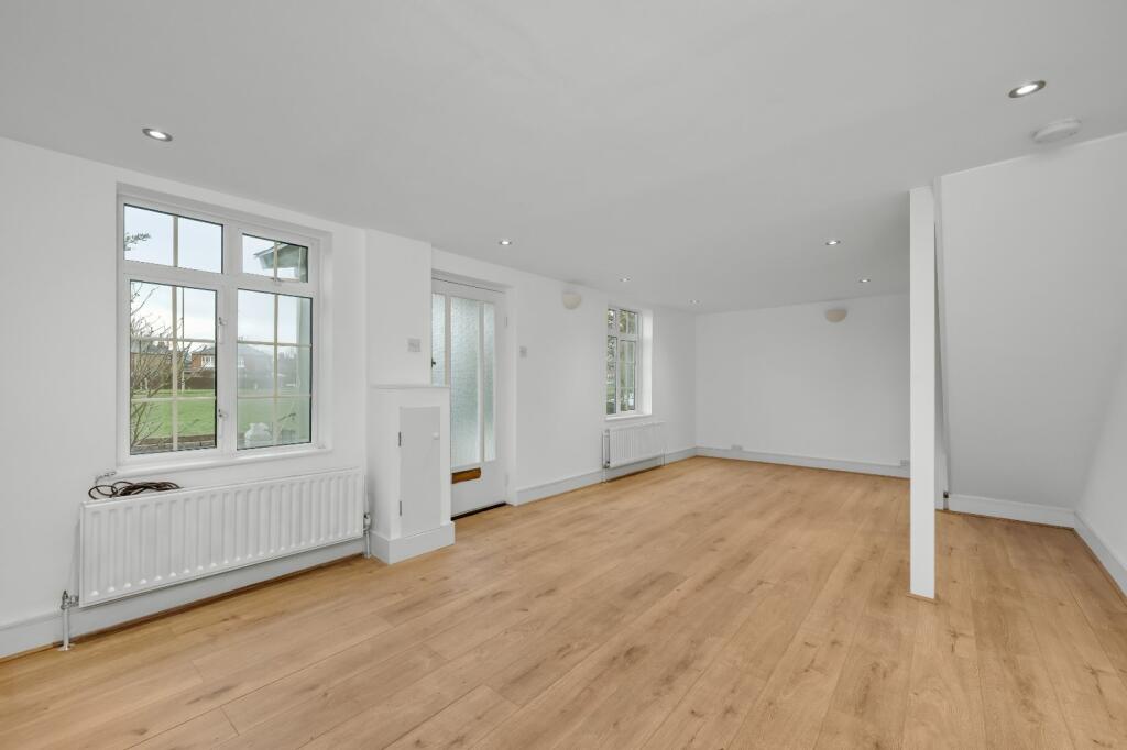 Weston Green, Thames Ditton, Surrey, KT7 photo 4