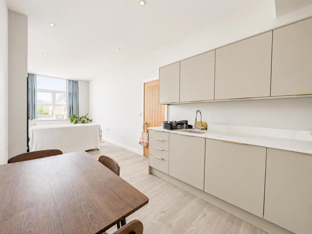 Apartment in Tonbridge - View 4