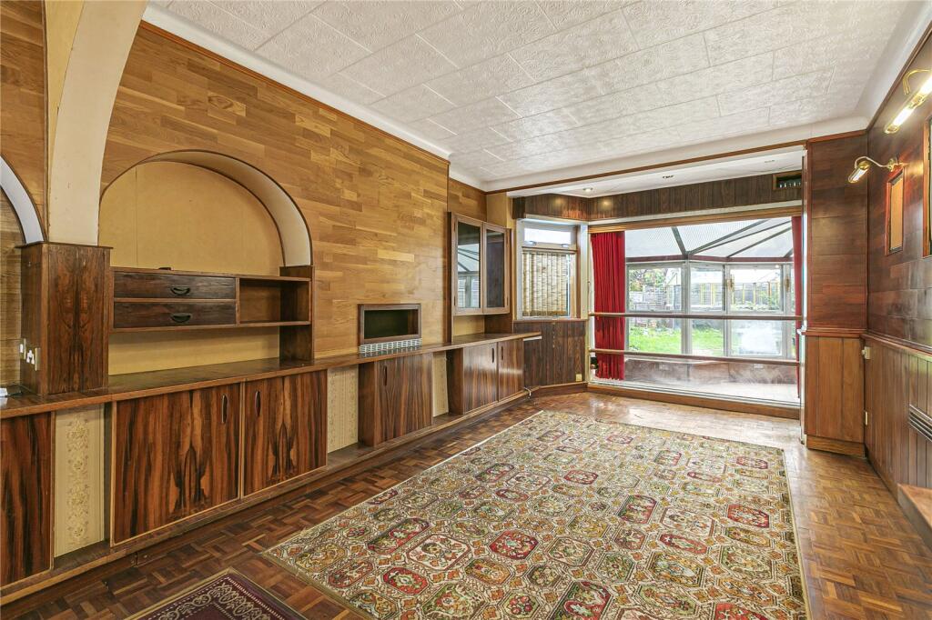 House in Twickenham - More