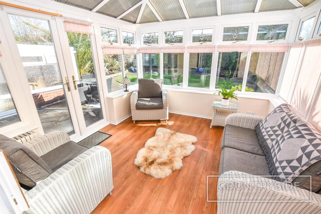 Clifton Way, Benfleet photo 3