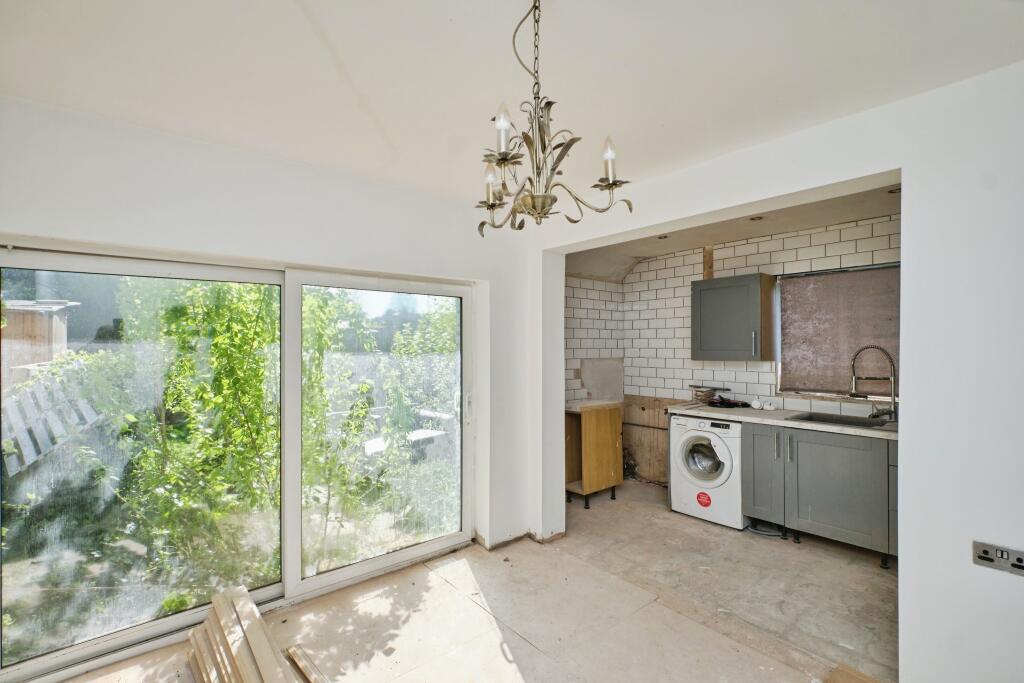 House in Birmingham, West Midlands - More