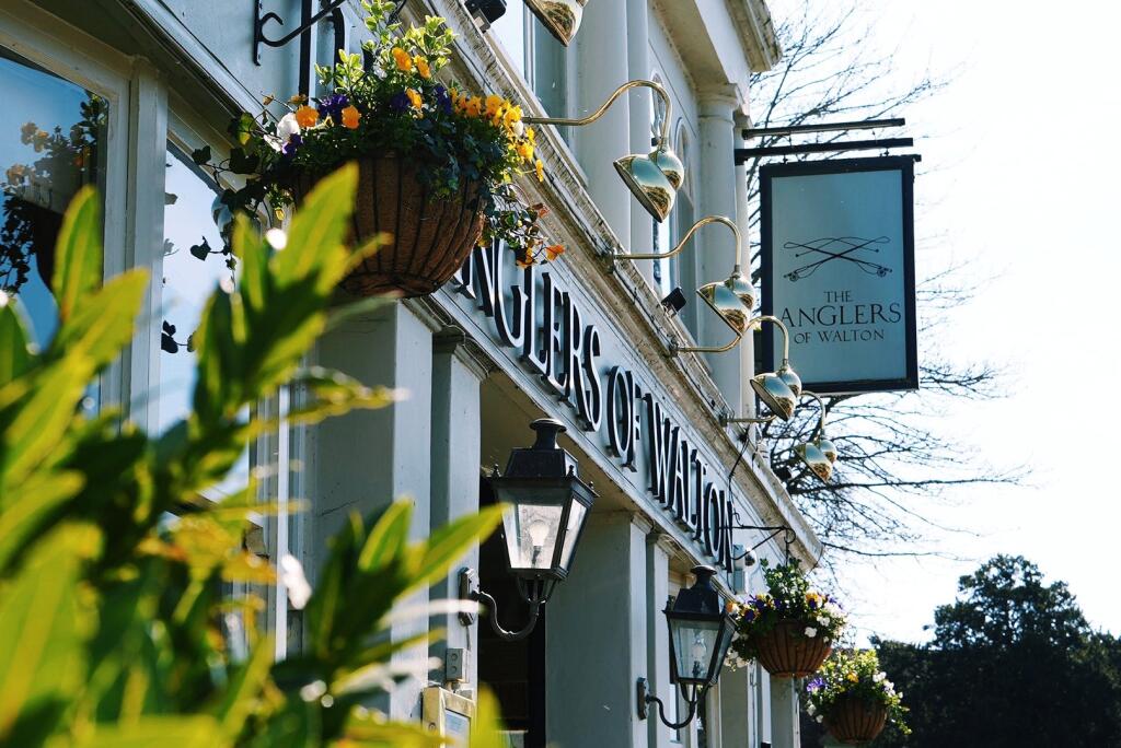 Apartment in Walton-on-Thames, Surrey - More
