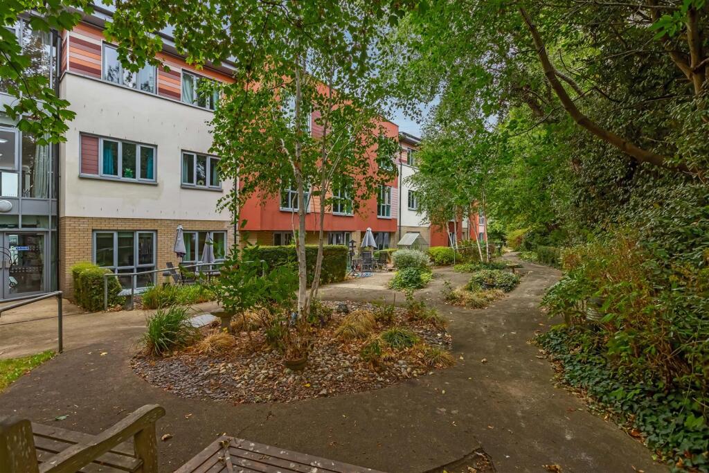 Apartment in Brighton - More