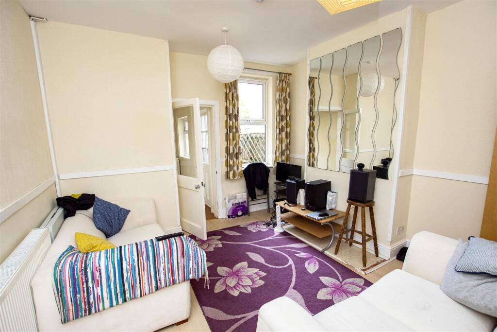 Main image of property: Harborne Lane, Selly Oak, Birmingham, West Midlands, B29