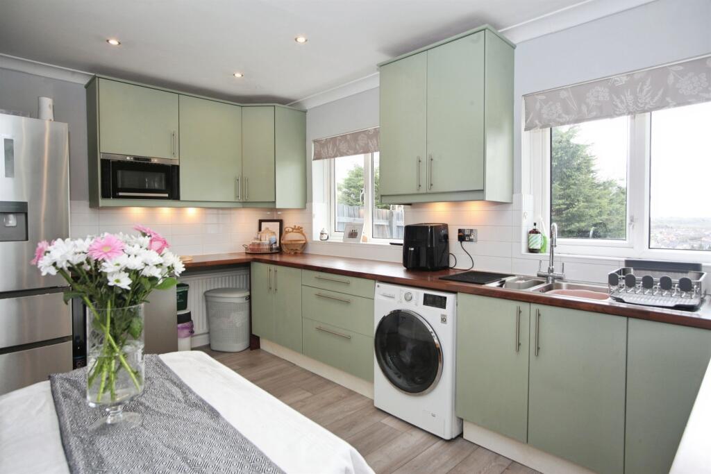 Meadow Rise, Brynna, Pontyclun photo 4