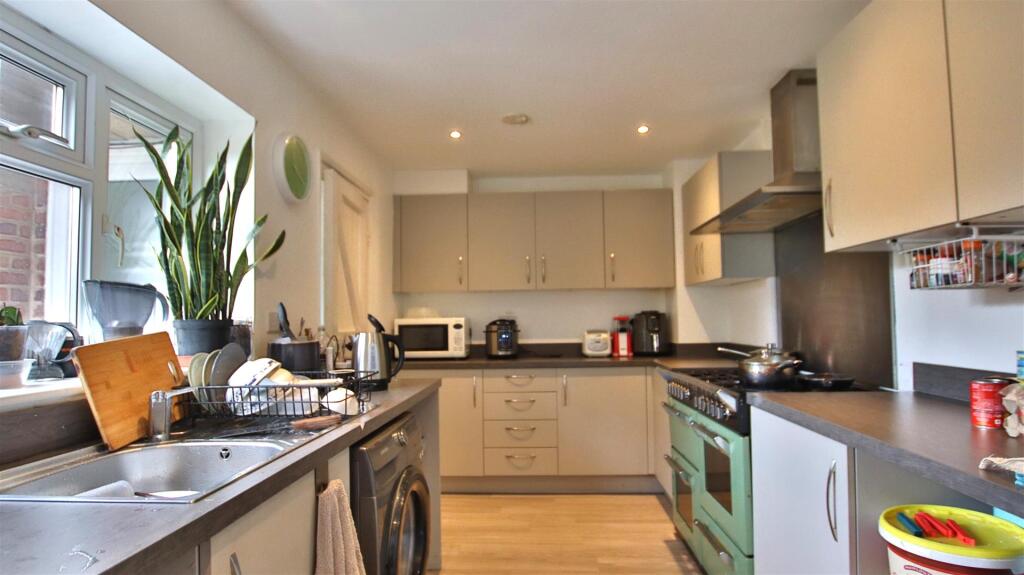 House in Gloucester - View 5