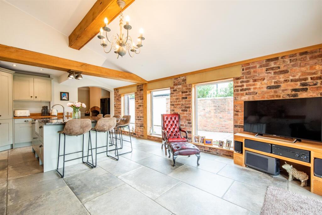 House in Preston, Longton - More