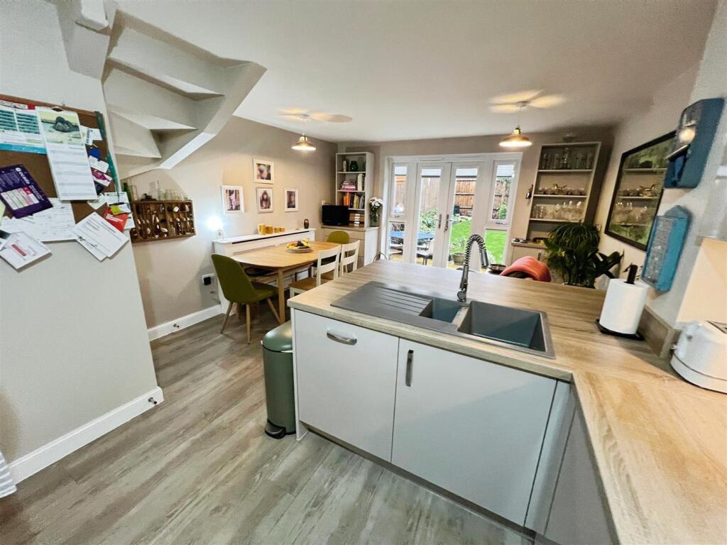 Bligny Crescent, Bicton Heath, Shrewsbury photo 3