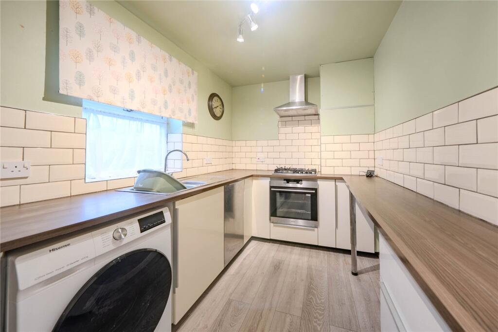 Flat 1, Oxford Road, Guiseley, Leeds, West Yorkshire photo 2