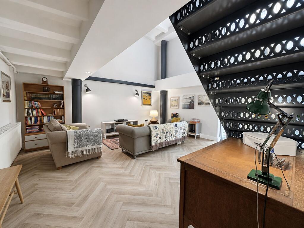 Apartment in Liverpool - More