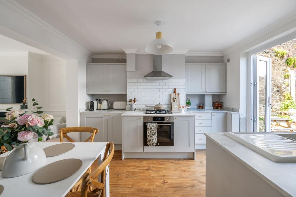 House in Reigate and Banstead, Earlswood - View 4