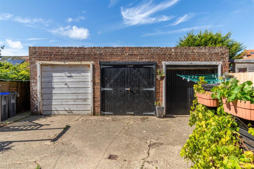 Apartment in Worthing, West Worthing - View 2
