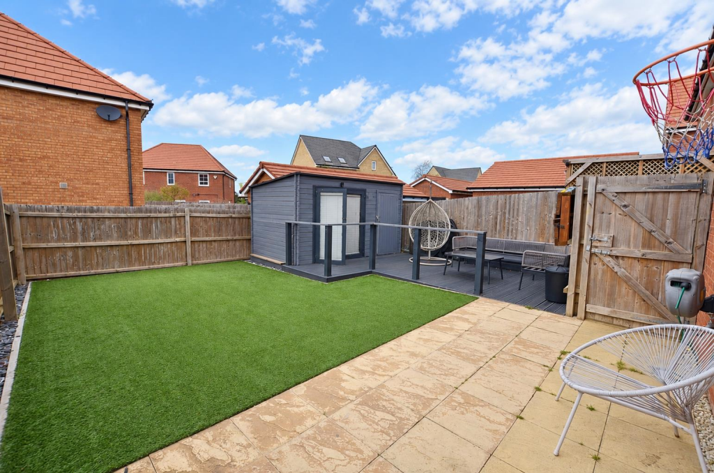 House in Northampton, Overstone - View 4