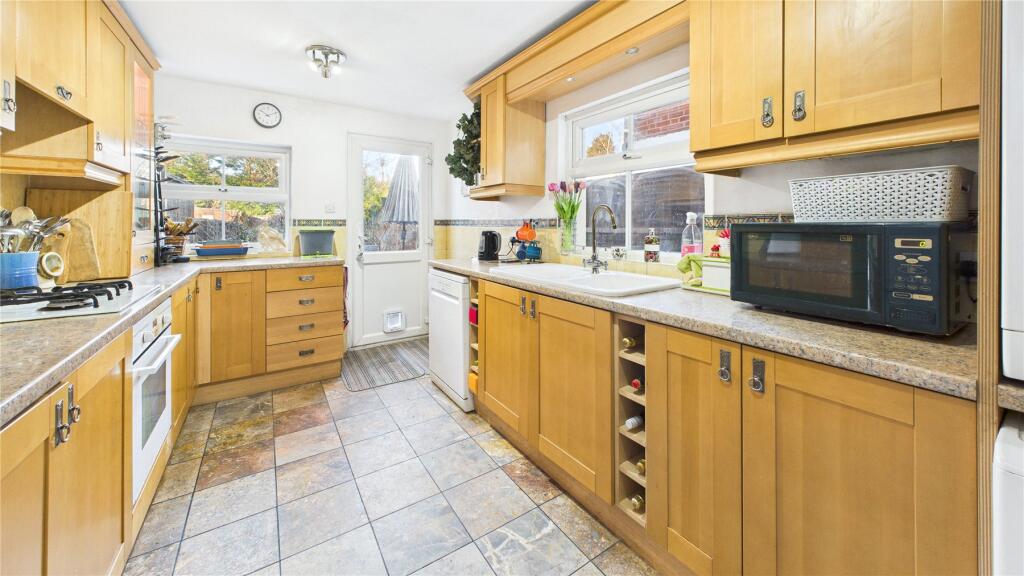 South Road, Horsell, Surrey, GU21 photo 3