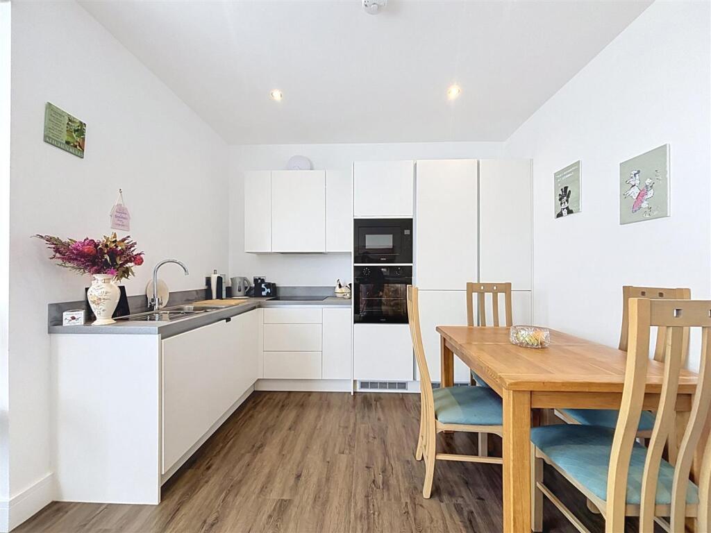 Apartment in Hull - View 5