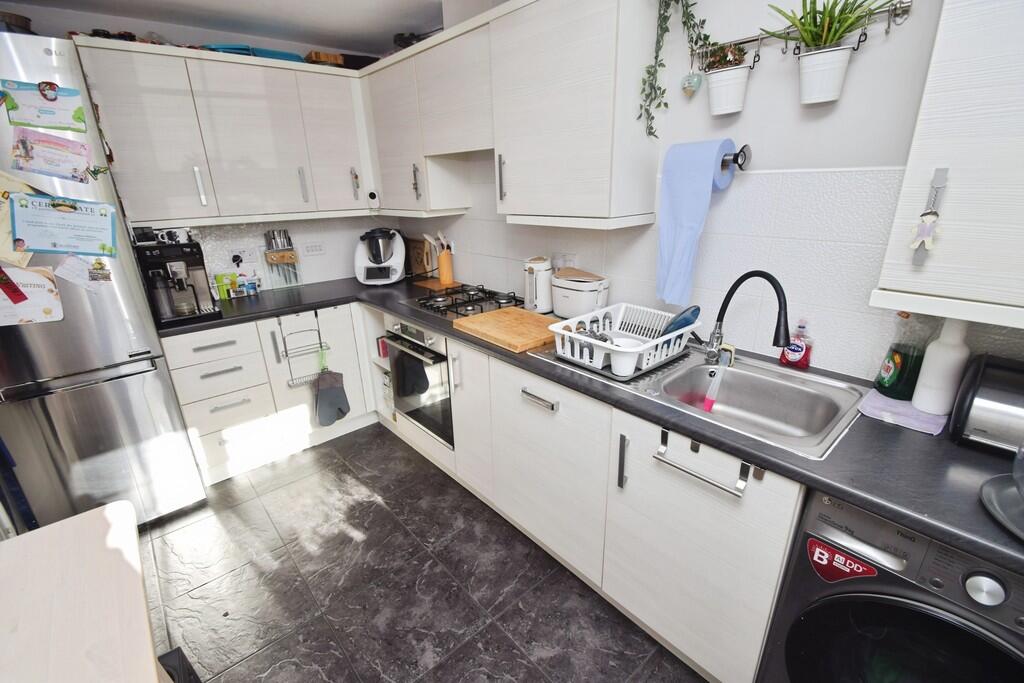 House in Bradford, West Yorkshire - View 4