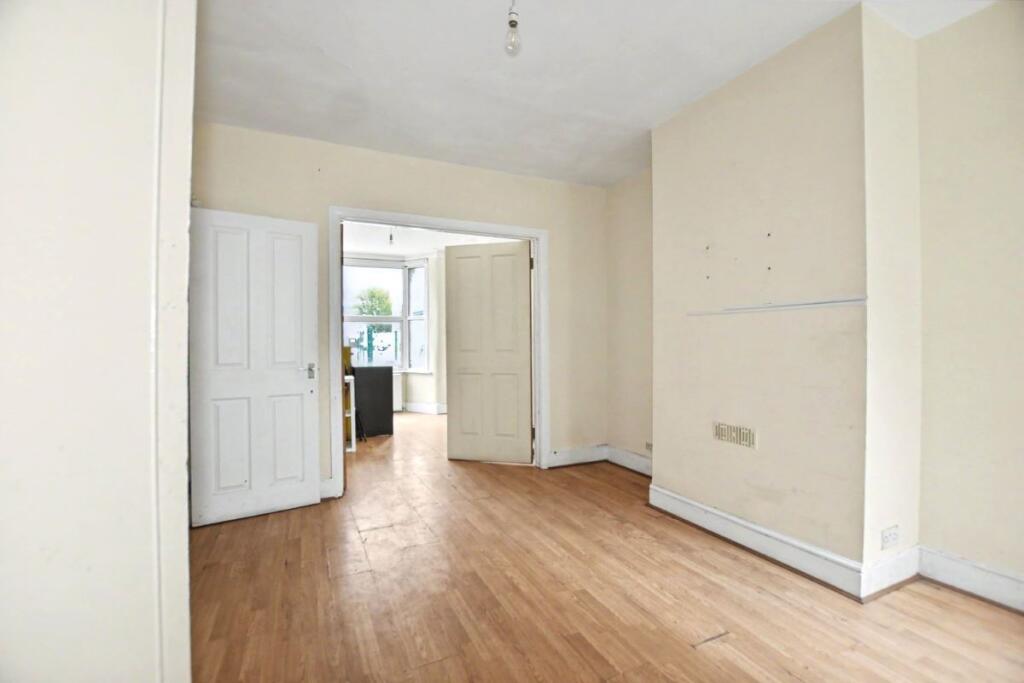 House in London - View 2
