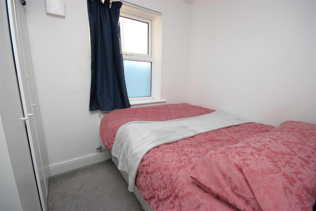 Apartment in Rushden, North Northamptonshire - More