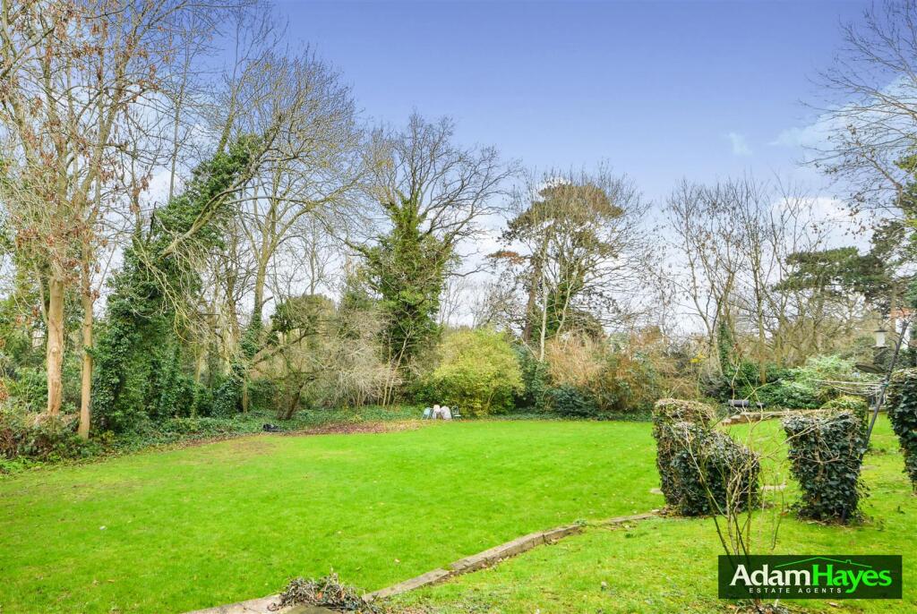 Apartment in London, North Finchley - More