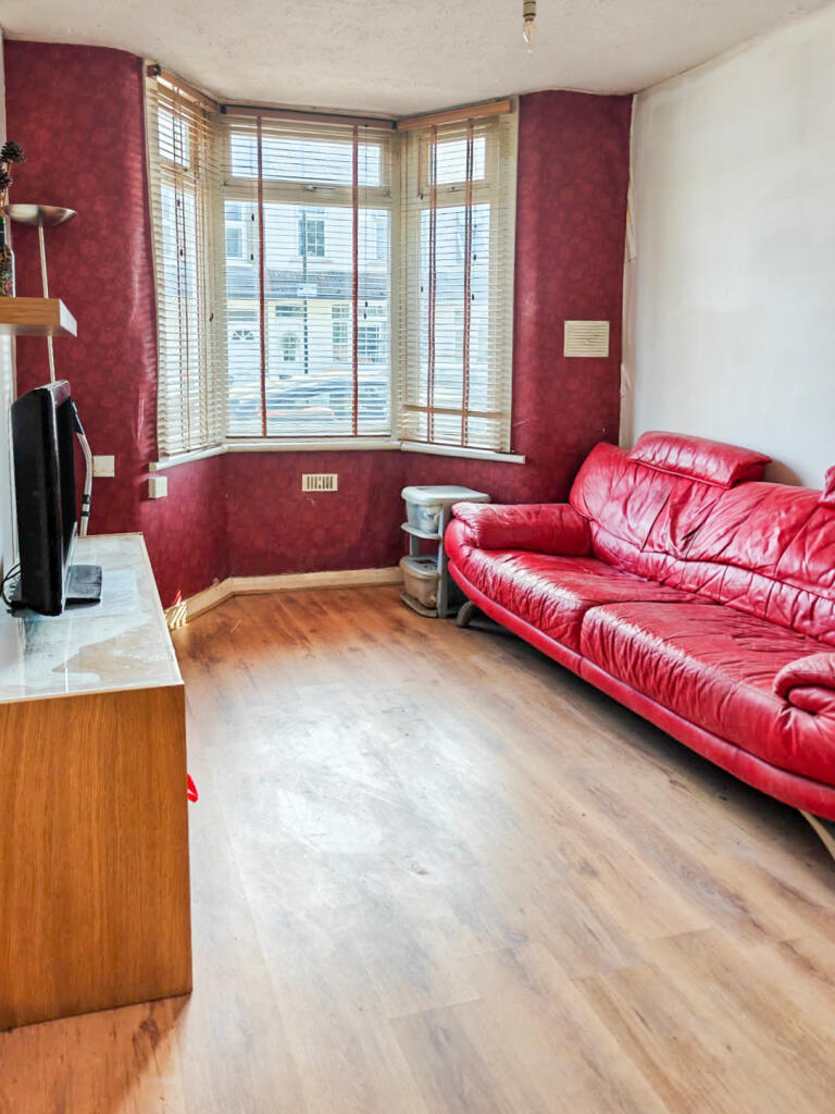 House in London, Mill Meads, Canning Town - View 4