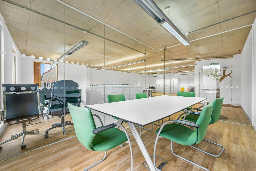 OFFICE 7.jpg