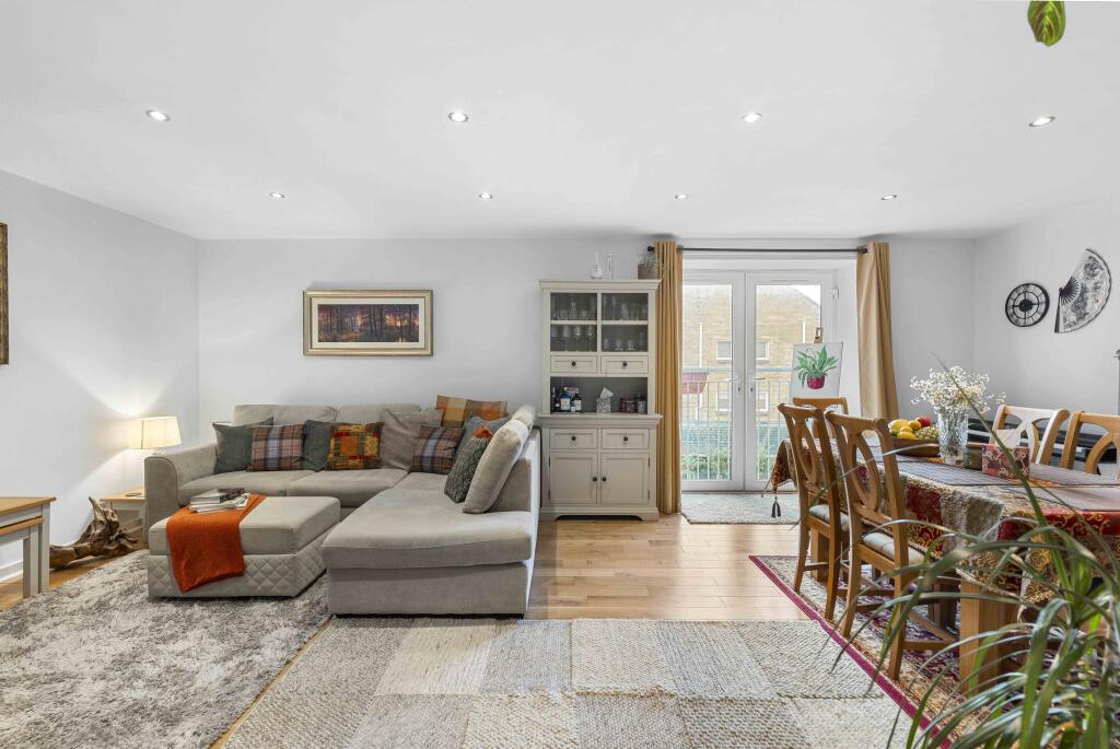 Apartment in Edinburgh, Leith Central - View 5