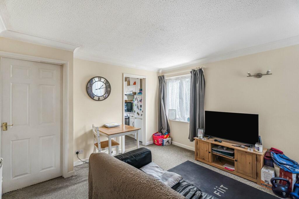 Main image of property: Kelham Hall Drive, Wheatley, OX33