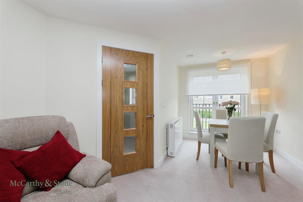 Apartment in Glasgow, East Dunbartonshire - View 4