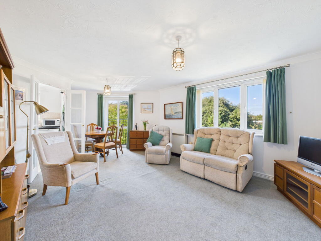 Jubilee Court, Mill Road, Worthing, BN11 photo 2