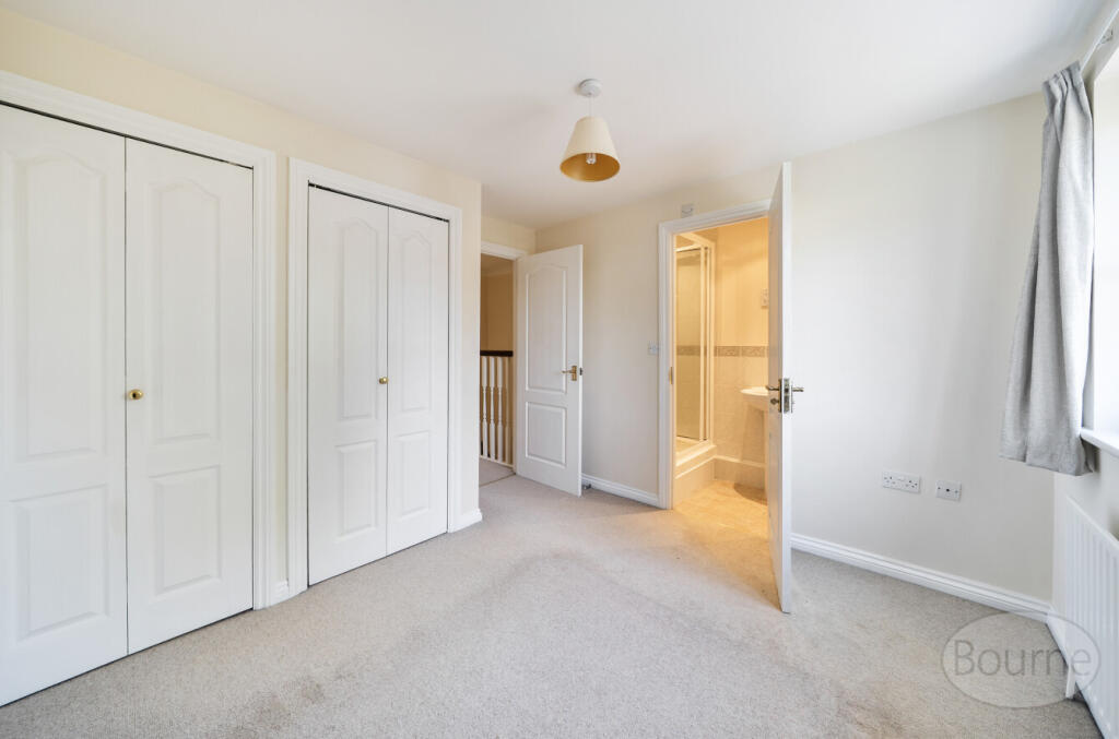 House in Waverley, Badshot Lea, Farnham - More