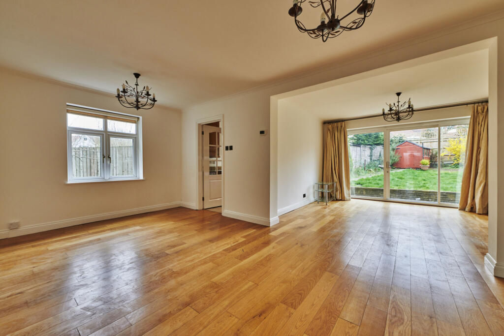 Dell Close, Harpenden, Herts, AL5 photo 2
